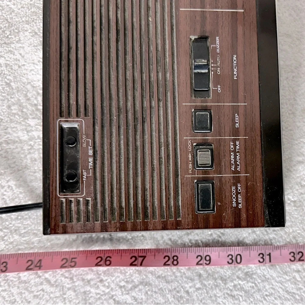 Vintage Sears Electronics AM/FM Clock Radio LED Digital Readout Alarm Clock - Picture 15 of 15